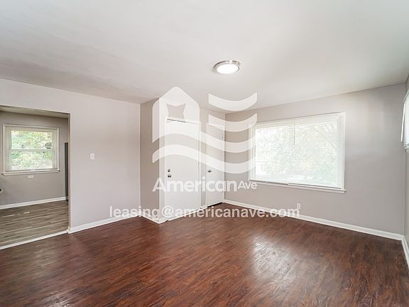 1323339_003_wm_-_living_room_13133001.jpg
