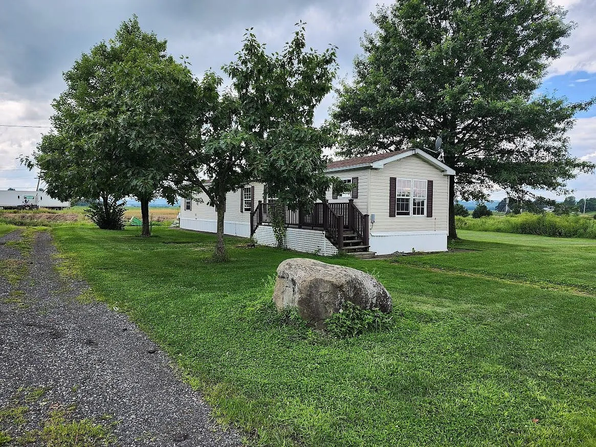 3 bed, 1000 sqft, $1,995 — Photo 1