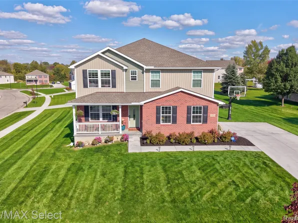 8371 Crossbow Ct, Grand Blanc, MI 48439