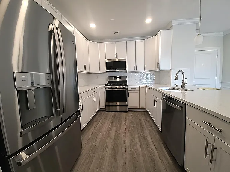 320 Middlesex Ave #B305 — Photo 3