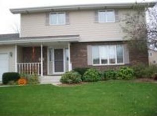 2710 Capri Dr, Schererville, IN 46375