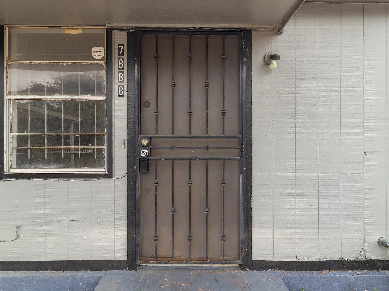 3 bed, 1.0 bath, 928 sqft, $1,150 — Photo 3