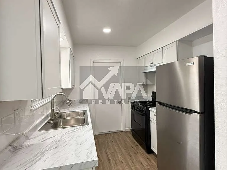 5419 Lake Grove Dr — Photo 8