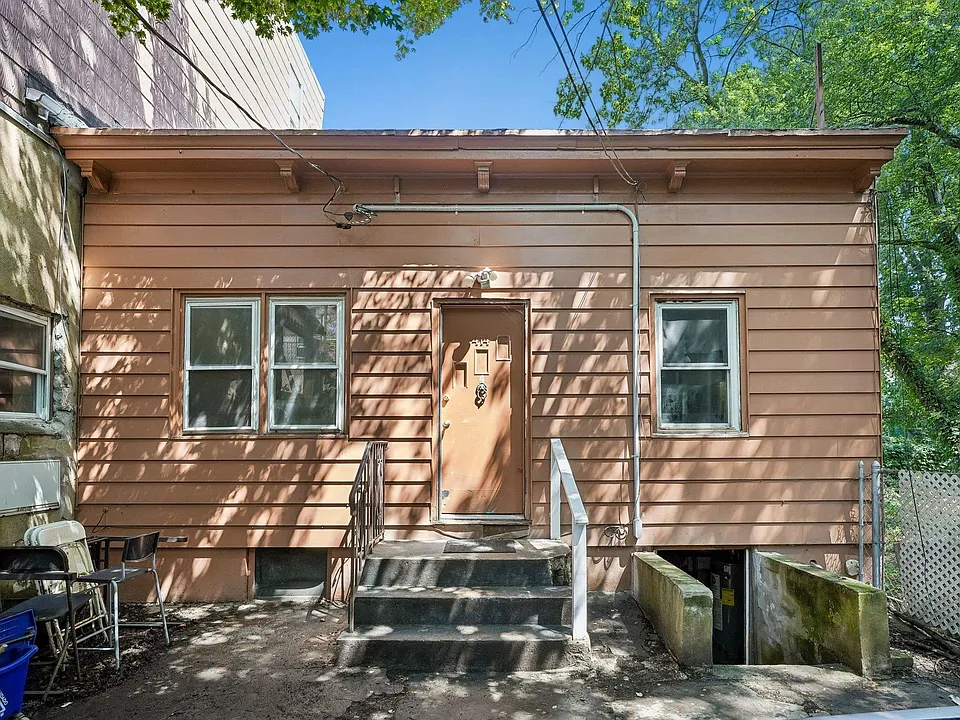 414 Monastery Pl