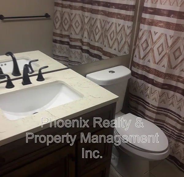 919 Clover Cir — Photo 3