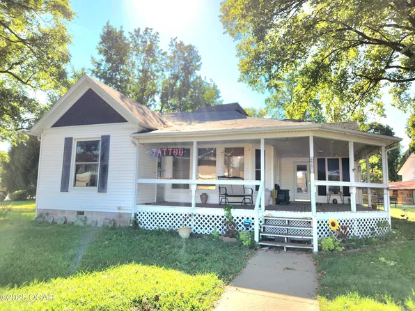 1418 Cherokee Ave, Seneca, MO 64865