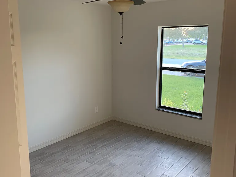 3827 SW 9th Ave #3827 — Photo 10