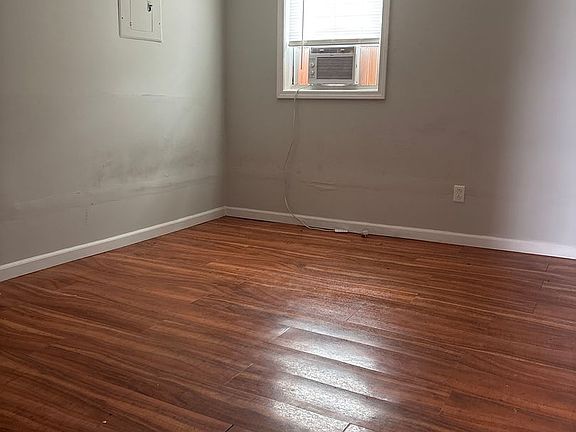 4th image of 209 Orange St