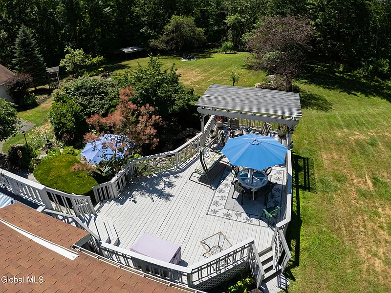 5th image of 321 Taborton Road