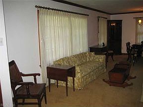 5th image of 124 Longwood Dr