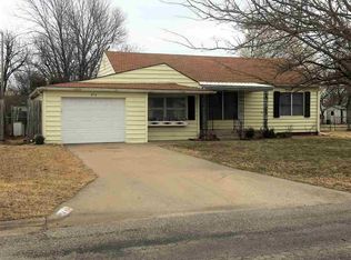 914 Rainbow Dr, Blackwell, OK 74631