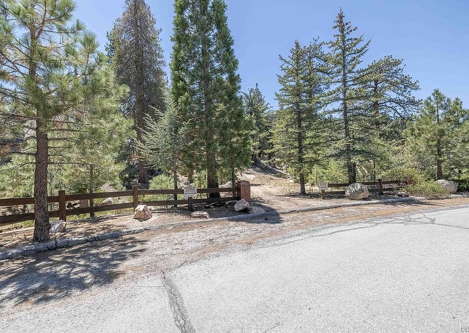 1st image of 579 Cove Dr