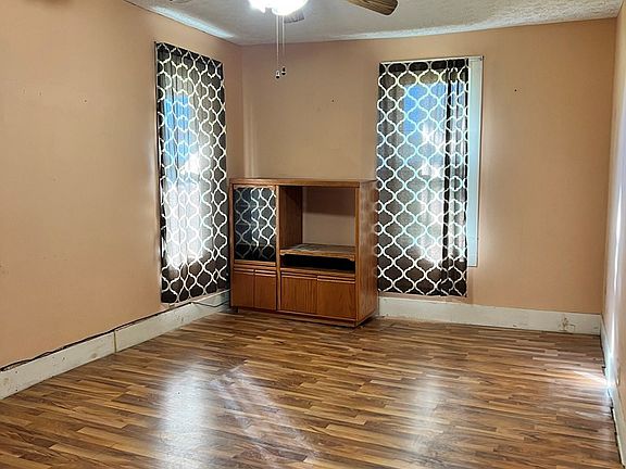 3rd image of 80 Mechanic St N