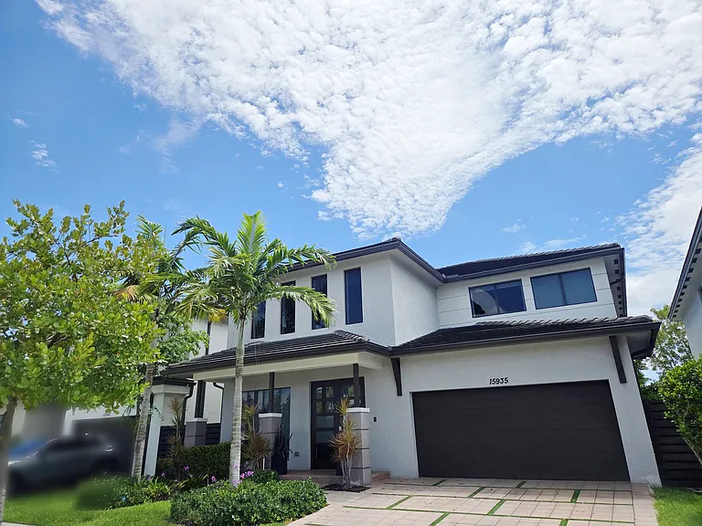 15935 NW 87th Ct — Photo 1