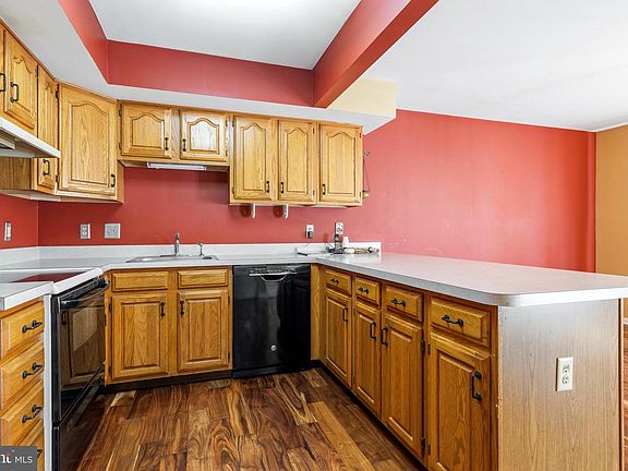 3rd image of 71 Yellowwood Dr