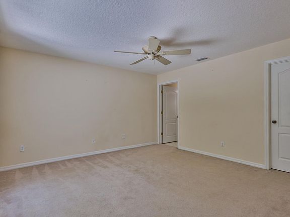 5th image of 76 Vining Ct #D