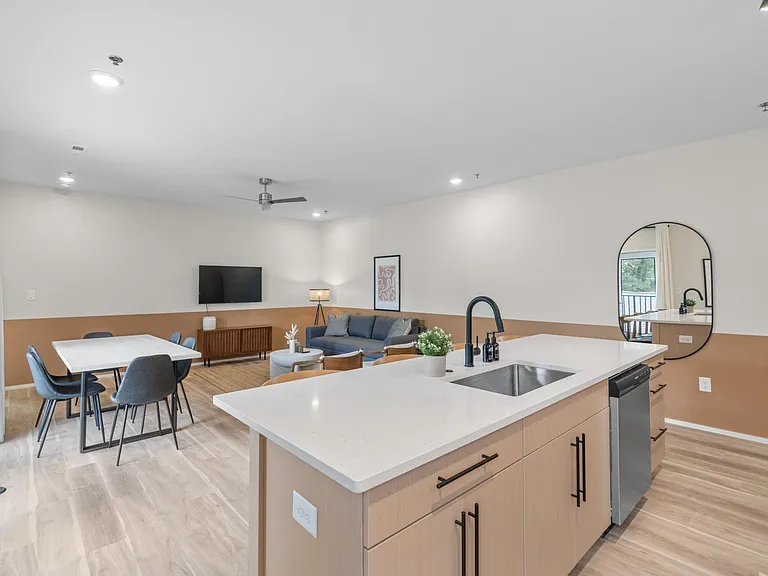 547 Winton Ter NE #1C — Photo 6