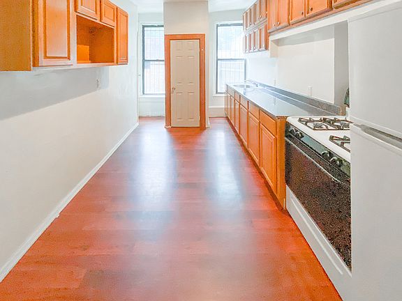 2nd image of 579 Saint Johns Pl APT 1R