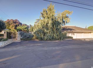 1101 Country Club Dr, Modesto, CA 95356
