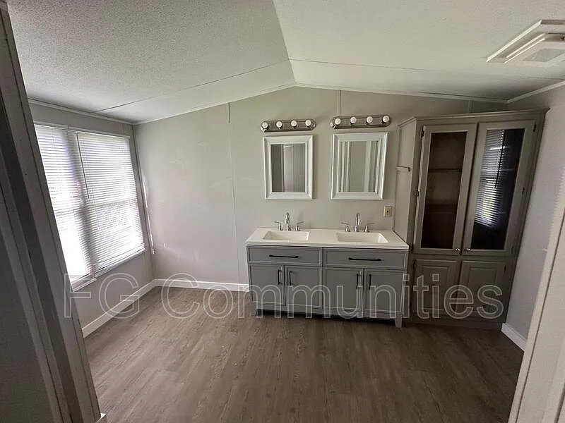 2 bed, 2.0 bath, $975 — Photo 4
