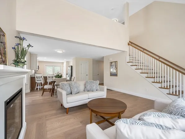 3 Louis Farm Rd #3, Dracut, MA 01826