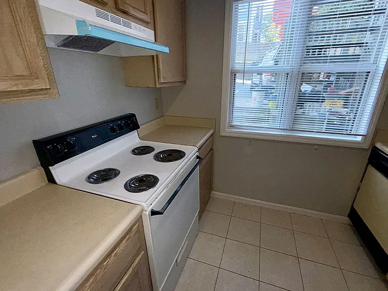 3227 Bishop St — Photo 2