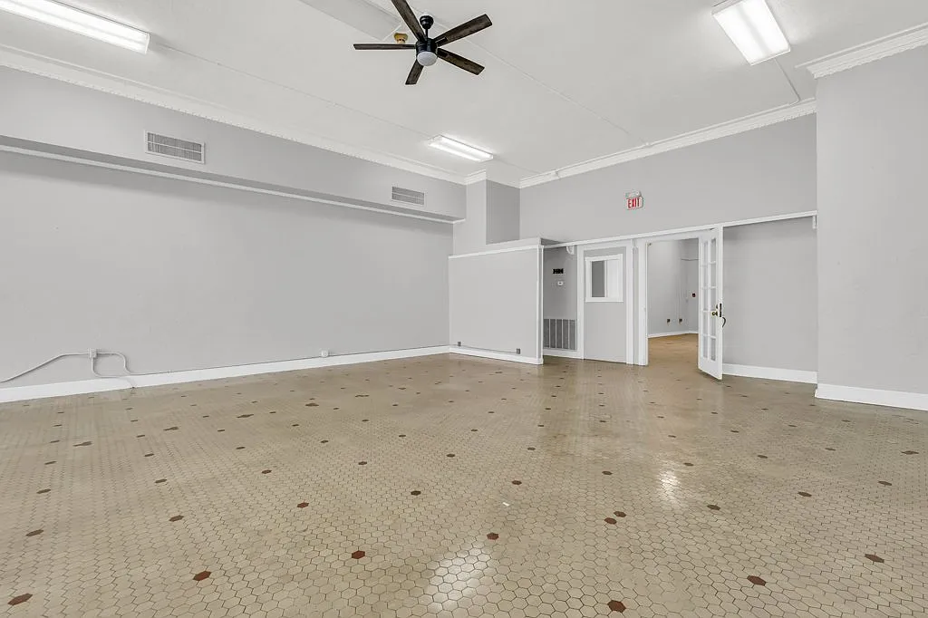 Studio, 2492 sqft, $1,995 — Photo 4