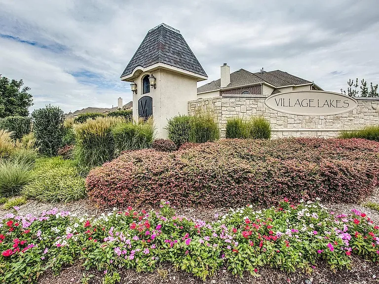 7772 Ivanhoe Dr — Photo 30