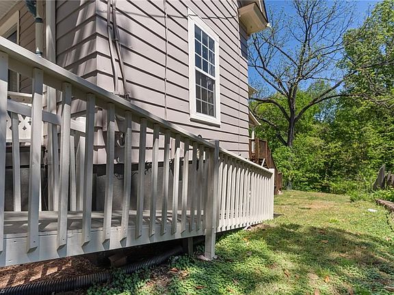 5th image of 212 Gwyn Ave