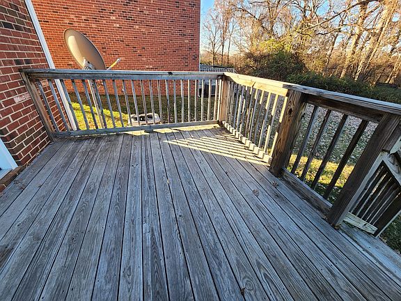 5th image of 132-144 Oakwood Dr #136