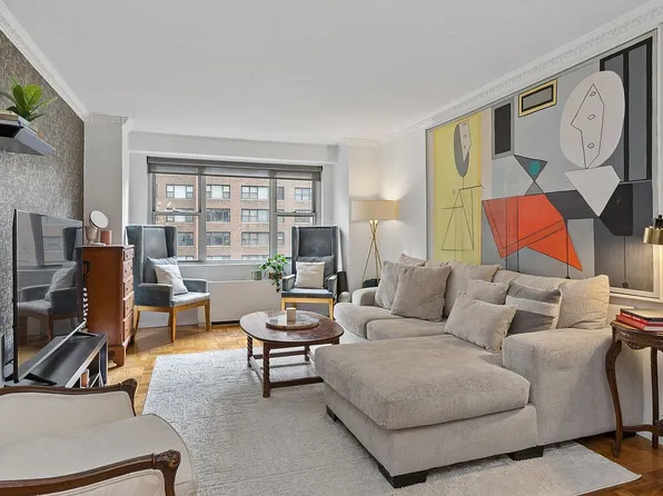 300 E 40th St APT 9V, New York, NY 10016