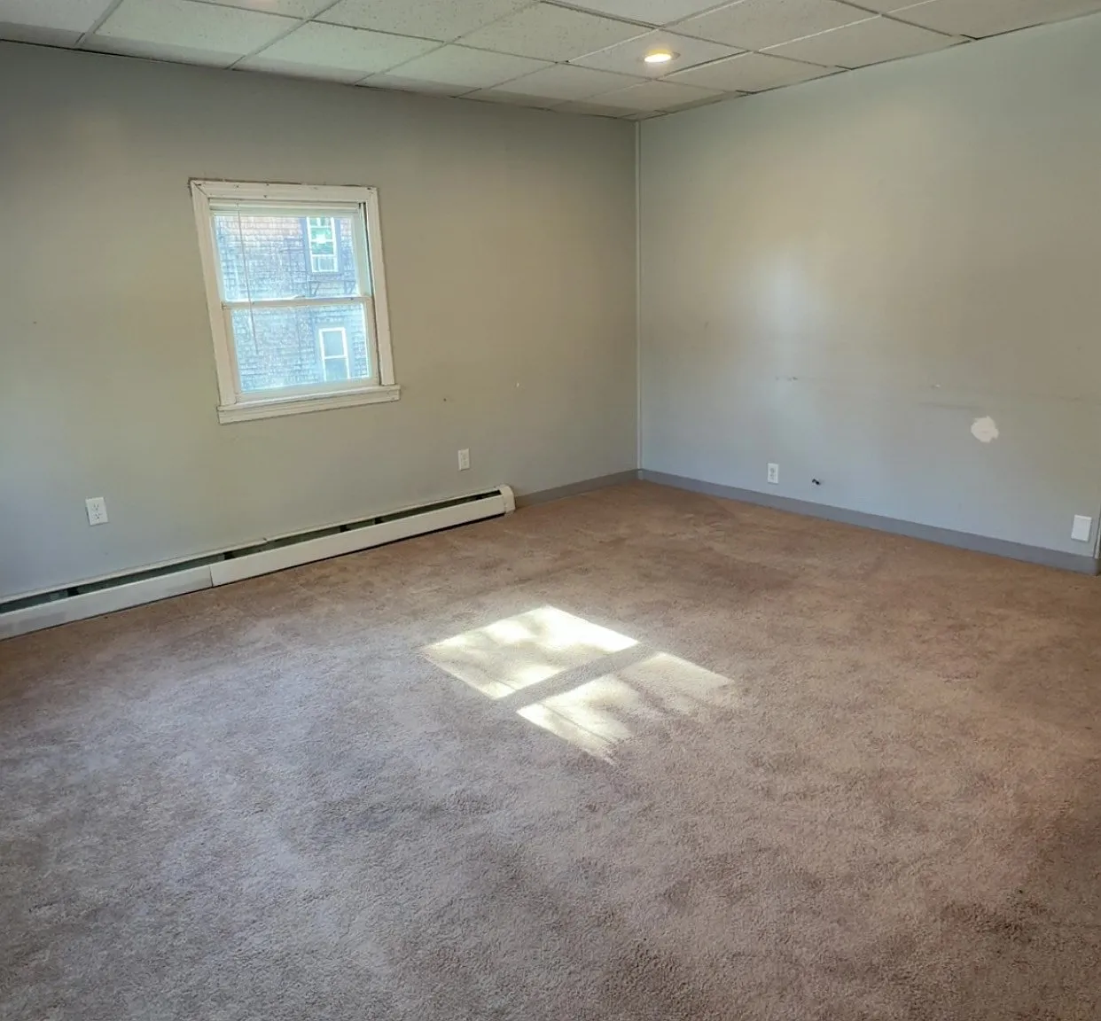 3 bed, 1.0 bath, 1500 sqft, $1,950 — Photo 3