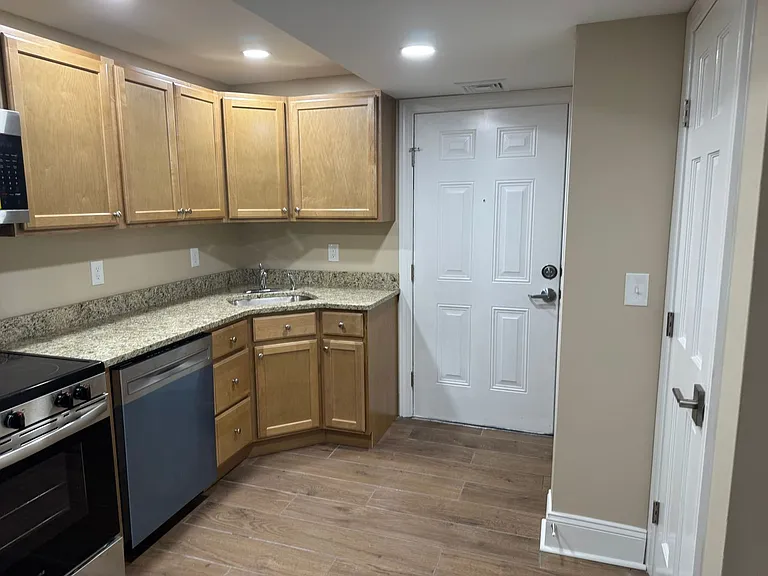 330 Linden Ave — Photo 18