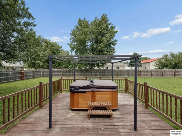 110 5th St, Greenwood, NE 68366