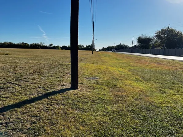 501 W Wintergreen Rd, Desoto, TX 75115