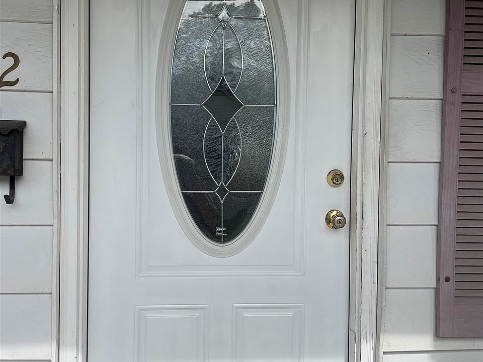 2nd image of 122 E 43rd St