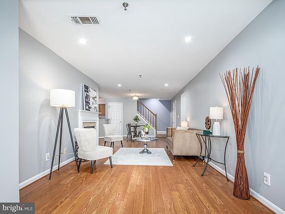 4th image of 1100 Quaker Hill Dr APT 7