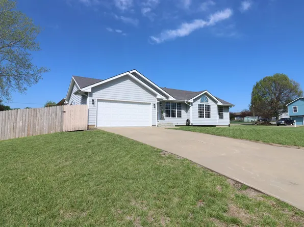 5237 NE Wallace Ln, Topeka, KS 66617
