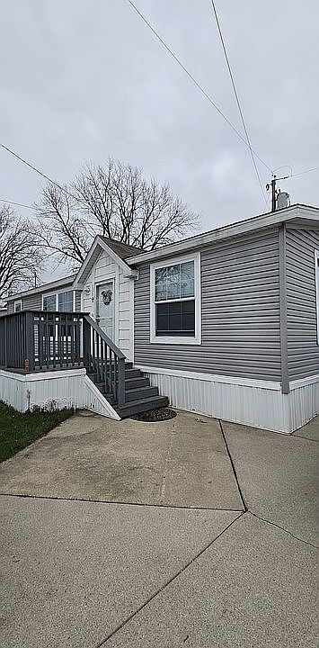 1st image of 3601 Sheffield Ave #125