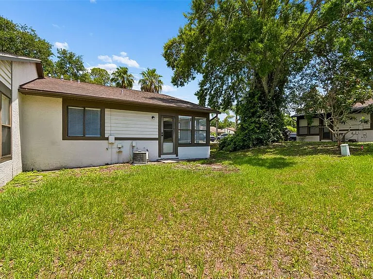 2945 Grovewood Blvd #A — Photo 53