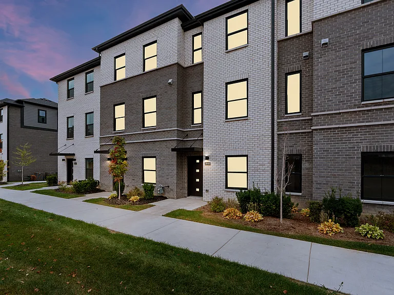 2845 Summers Pl — Photo 2