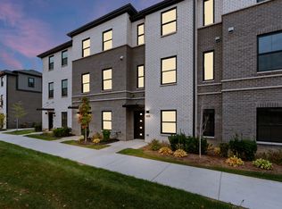 2845 Summers Pl, Troy, MI 48084