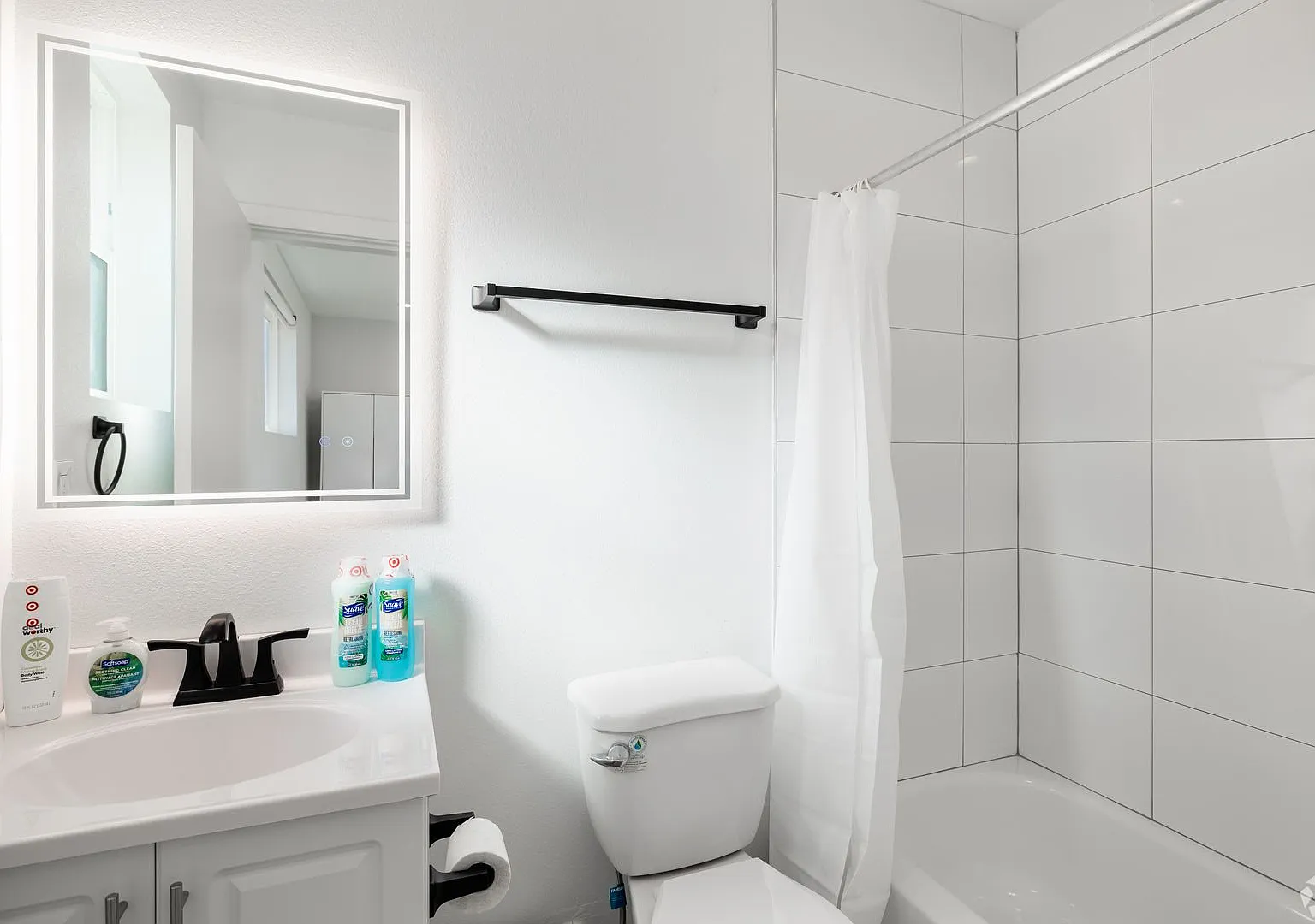 MH Liping 1137 W 37th Dr — Photo 1