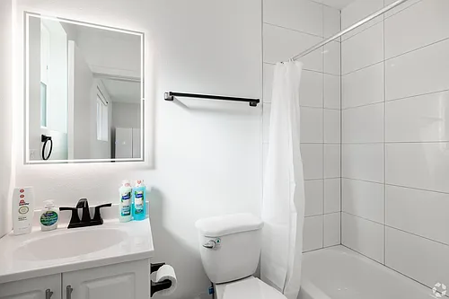 MH Liping 1137 W 37th Dr Photo 1