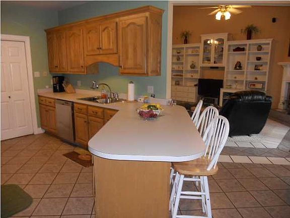 5th image of 151 Elvira Ave