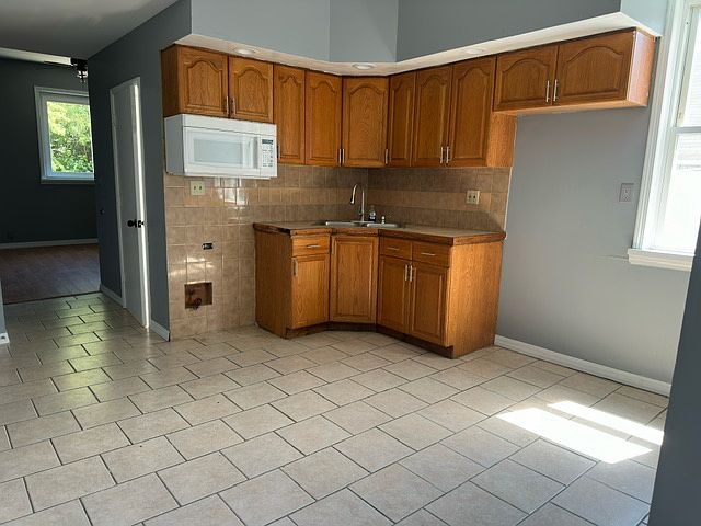 1st image of 4446 S Wood St #3