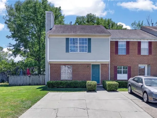 755 Huntly Dr, Chesapeake, VA 23320