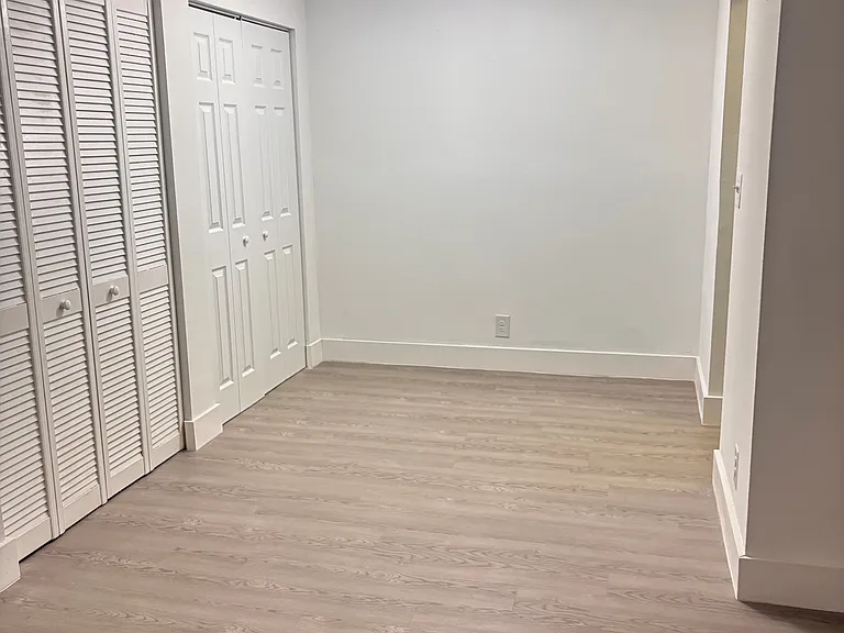 Banyan Club Apartments — Photo 5