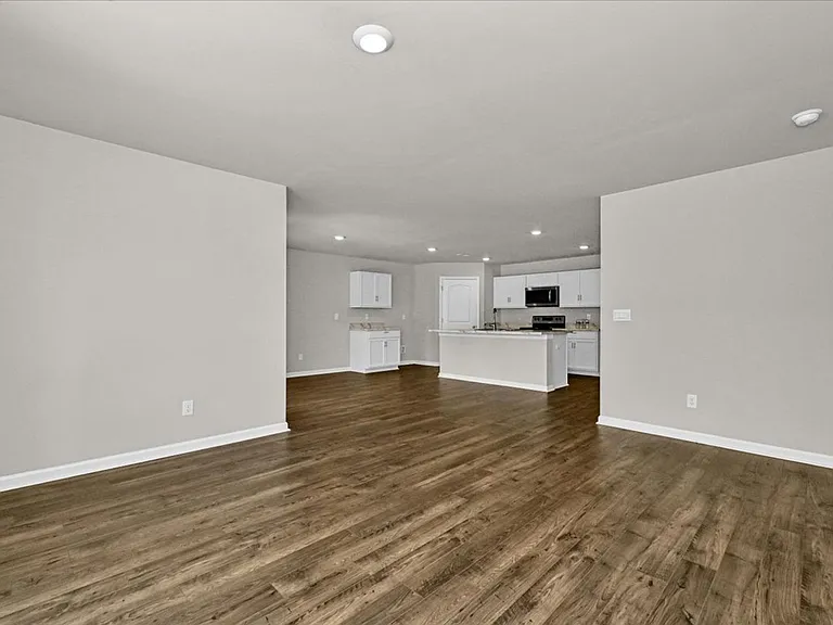 1108 Quail Hollow Rd — Photo 3
