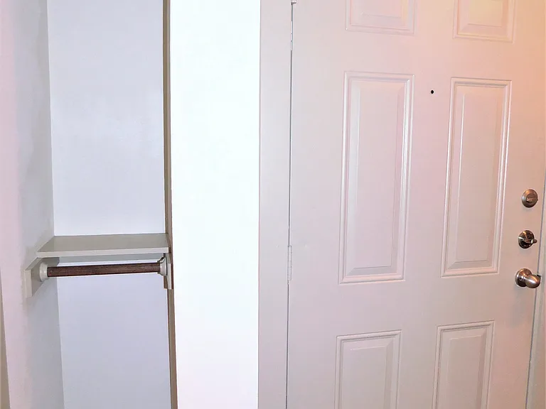 1512 N Elm St #302 — Photo 4